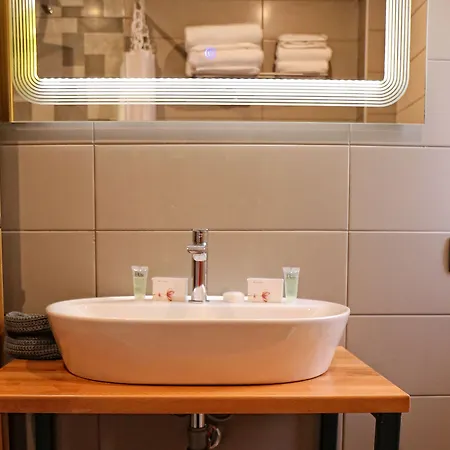 Oda Hotel Tirana Отель