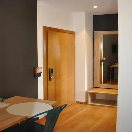 Oda Hotel Tirana Отель Тирана