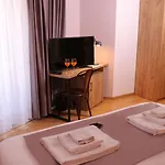 Oda Hotel Tirana 3*