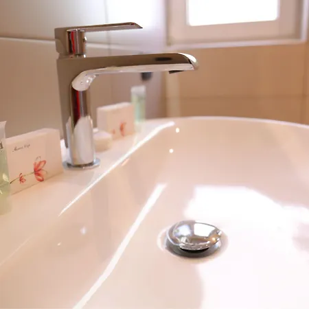 地拉那奥达酒店 3*