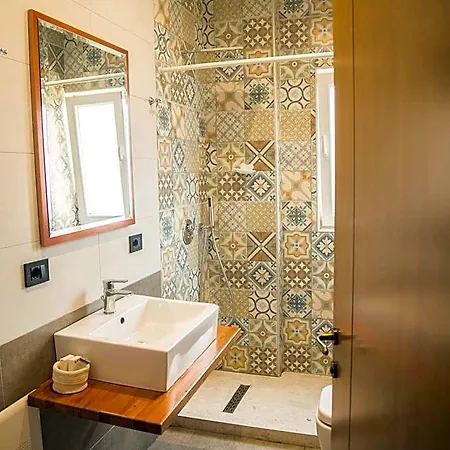 Oda Hotel Tirana מלון 3*